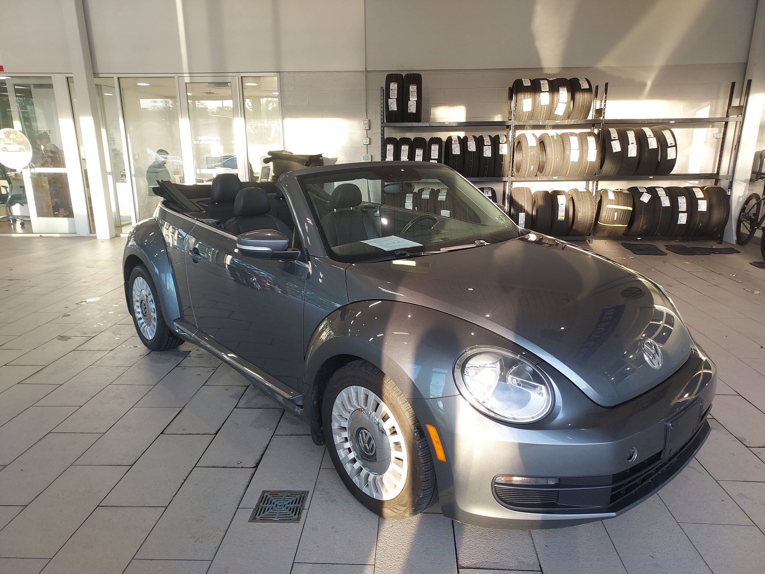 2014 Volkswagen Beetle Convertible 1.8T photo 3