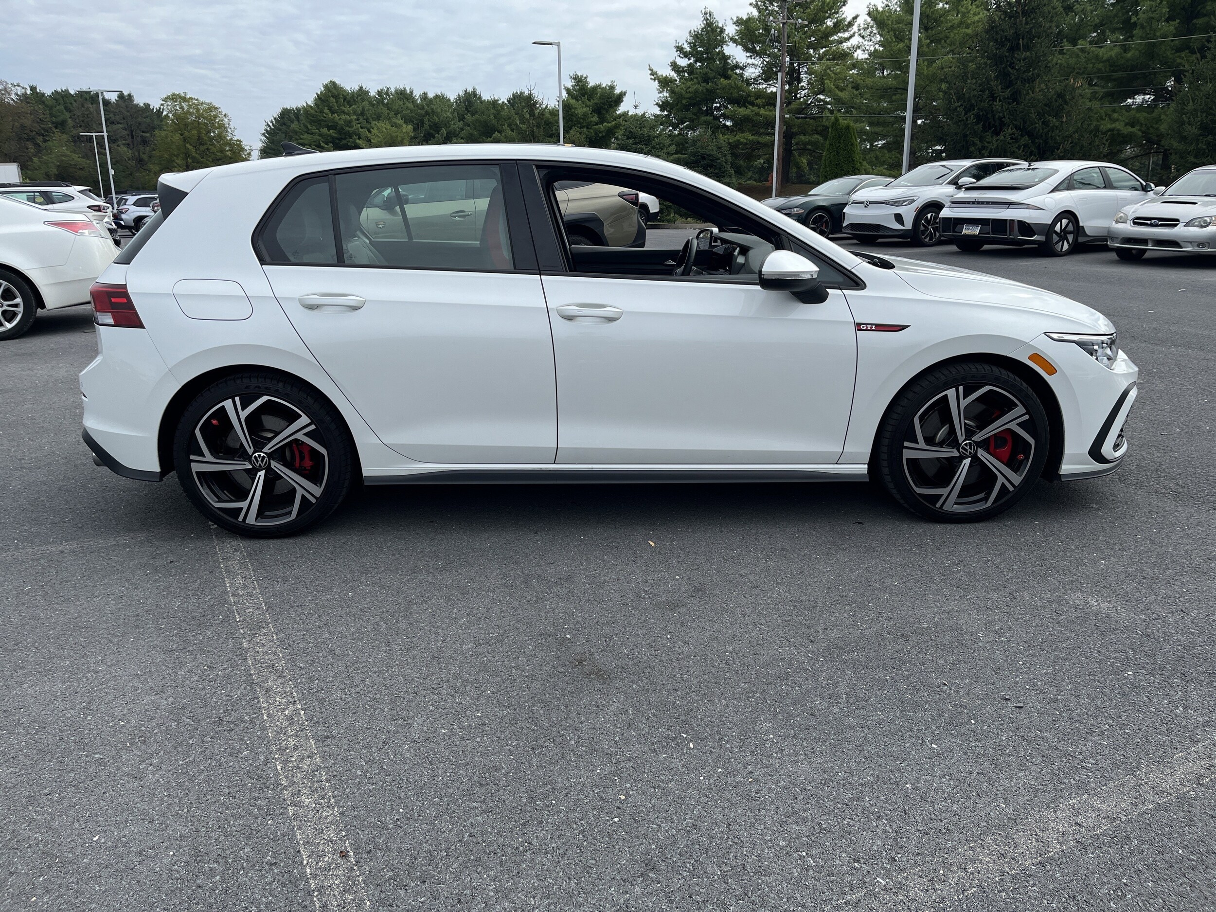 2024 Volkswagen Golf GTI SE photo 4