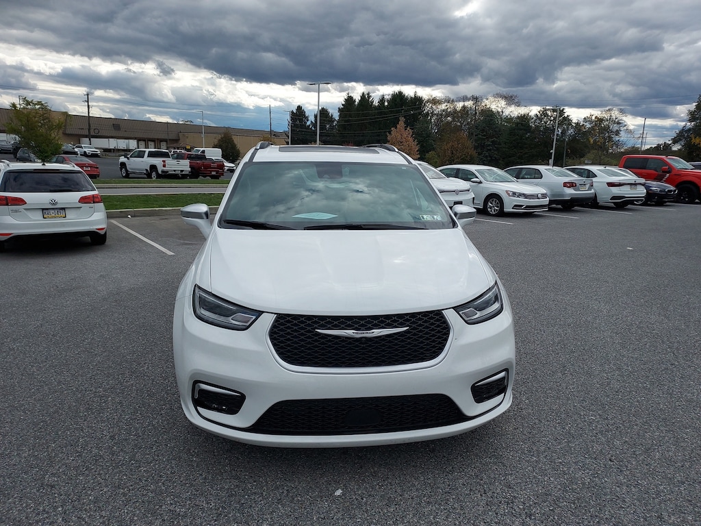 Used 2024 Chrysler Pacifica Hybrid Pinnacle Hybrid Pinnacle FWD