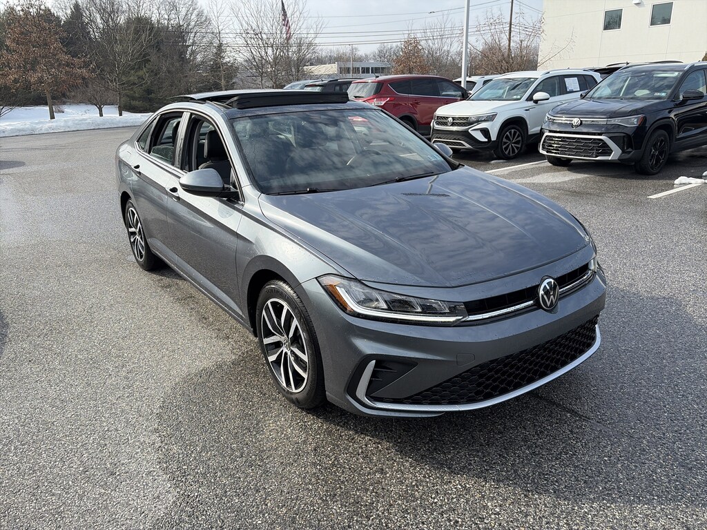 Certified 2025 Volkswagen Jetta SE SE Auto