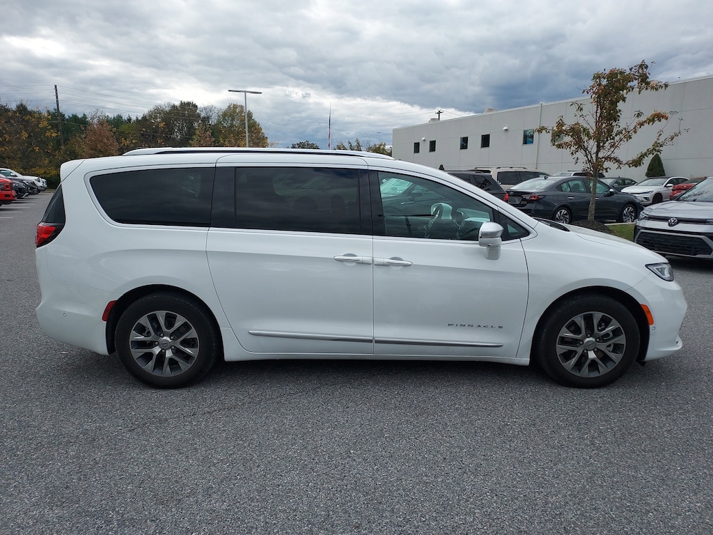 Used 2024 Chrysler Pacifica Hybrid Pinnacle Hybrid Pinnacle FWD