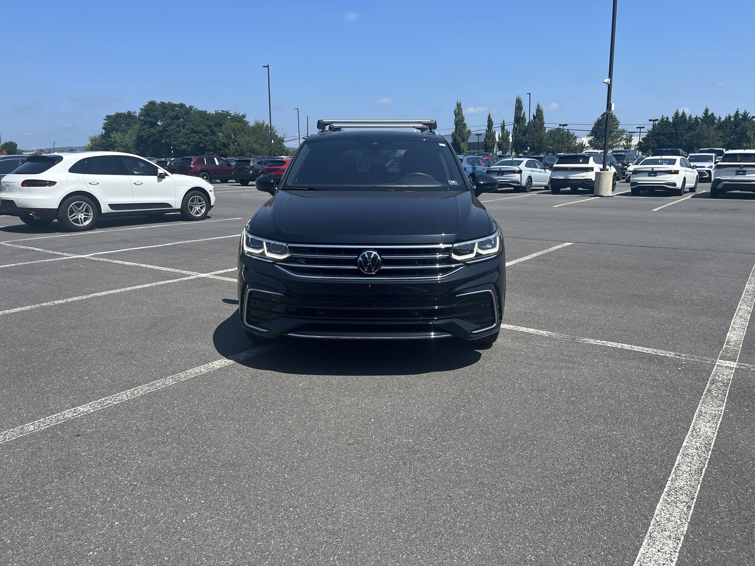 2024 Volkswagen Tiguan SEL R-Line Black photo 2