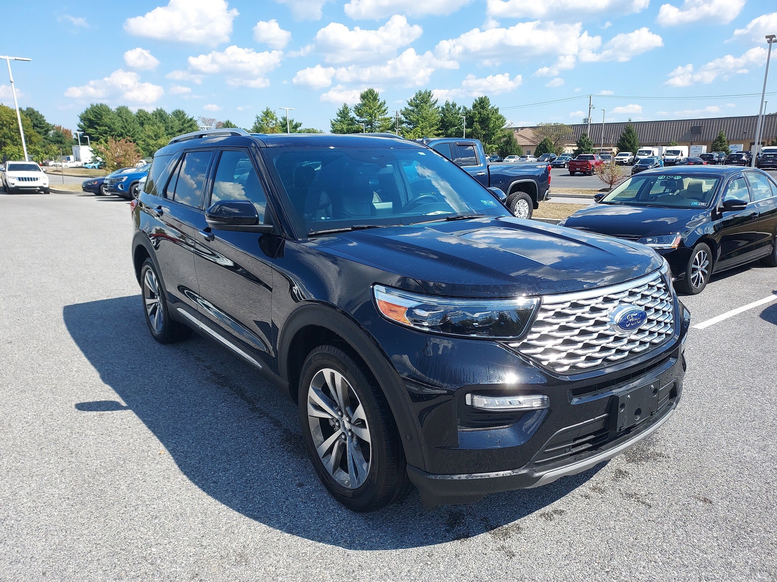 2020 Ford Explorer Platinum photo 2