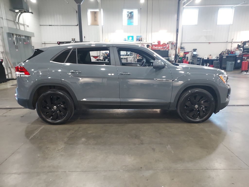 Used 2024 Volkswagen Atlas Cross Sport 2.0T SE with Technology 2.0T SE w/Technology 4MOTION