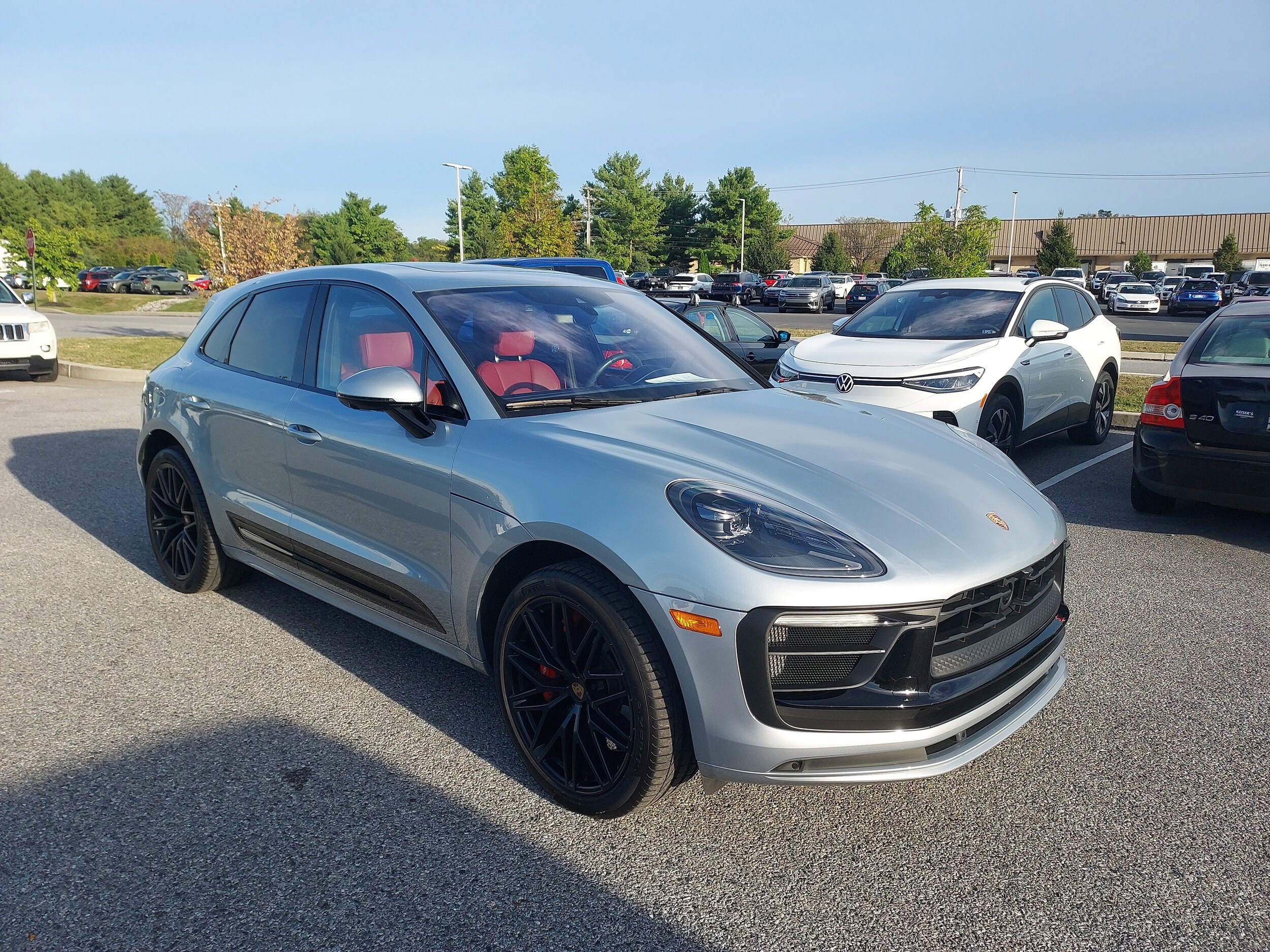 2025 Porsche Macan GTS photo 2