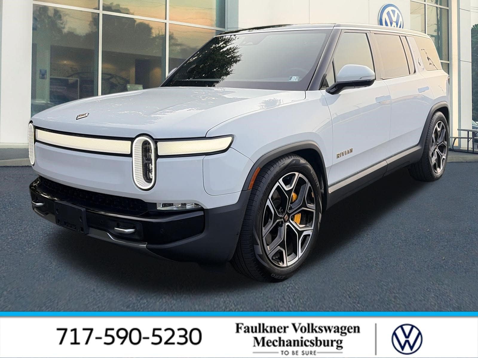 2022 Rivian R1S