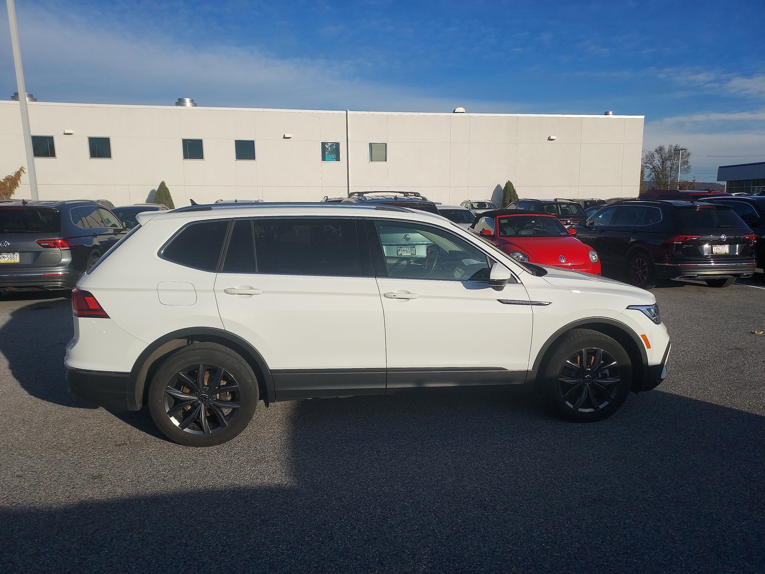 2022 Volkswagen Tiguan SE photo 3