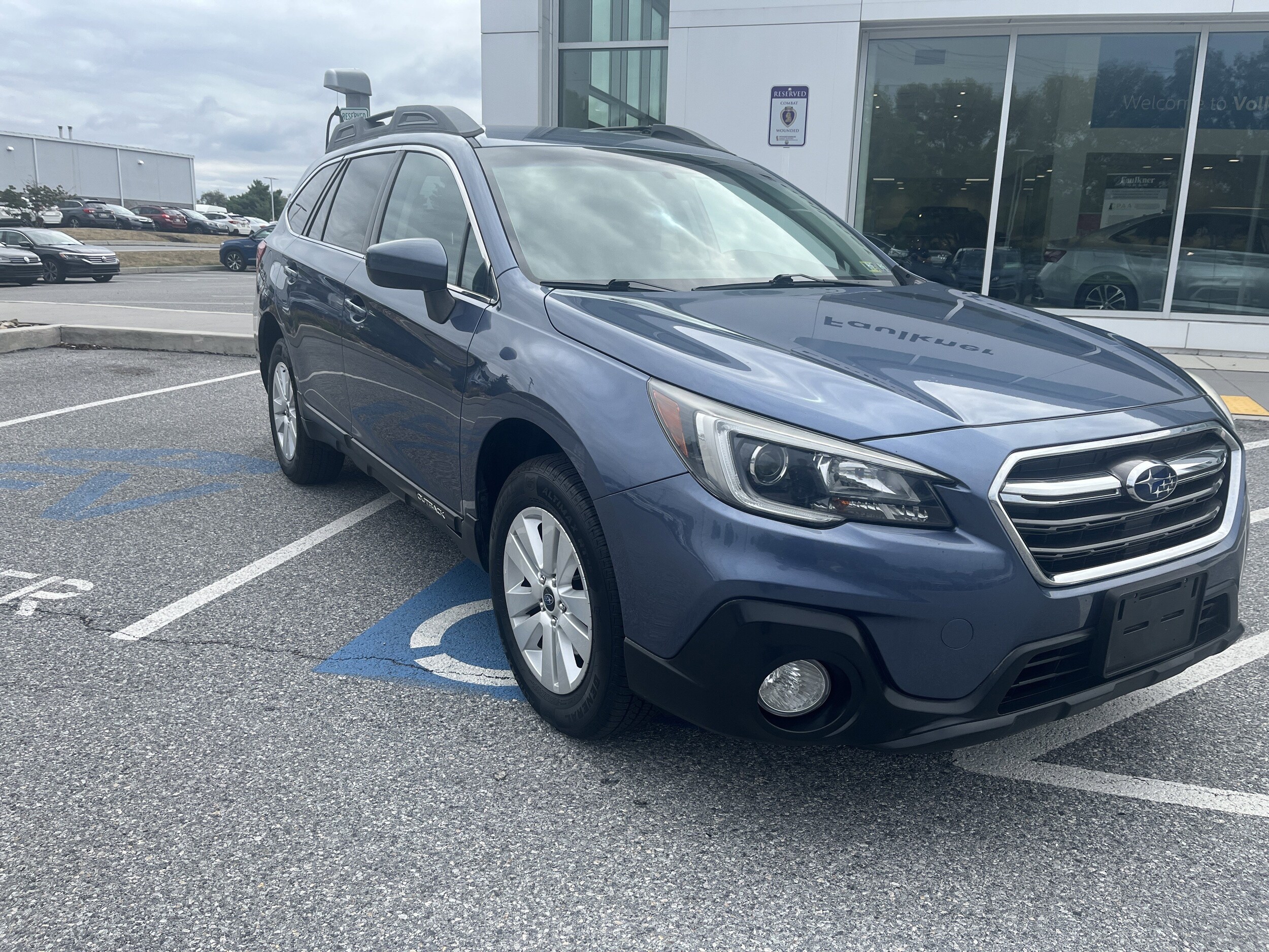 2018 Subaru Outback 2.5i Premium photo 2