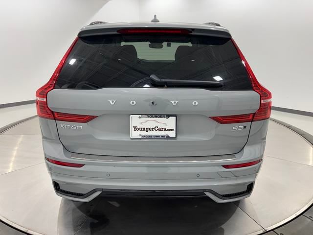 2025 Volvo XC60 B5 Plus photo 4