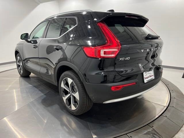 2025 Volvo XC40 Core photo 3
