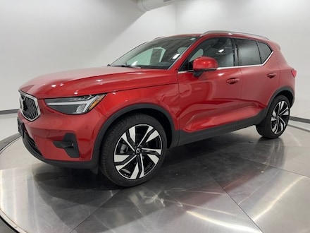 2025 Volvo XC40 B5 Plus Bright Theme SUV