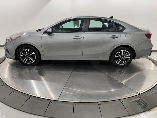 2023 Kia Forte LXS photo 2