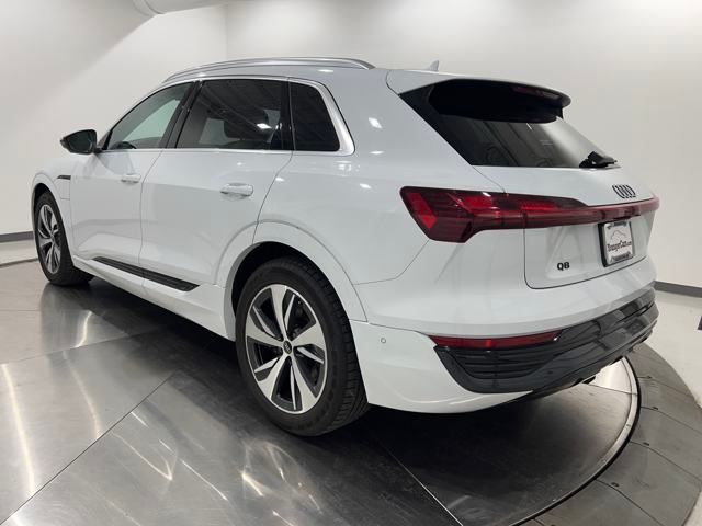2024 Audi Q8 E-tron Premium Plus photo 3