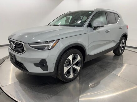 2025 Volvo XC40 B5 Plus Bright Theme SUV