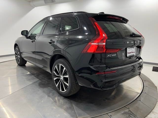 2025 Volvo XC60 B5 Plus photo 3