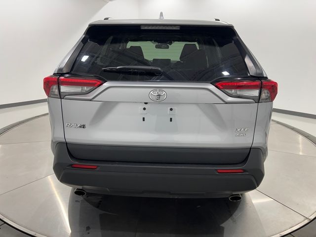 2019 Toyota RAV4 XLE Premium photo 4