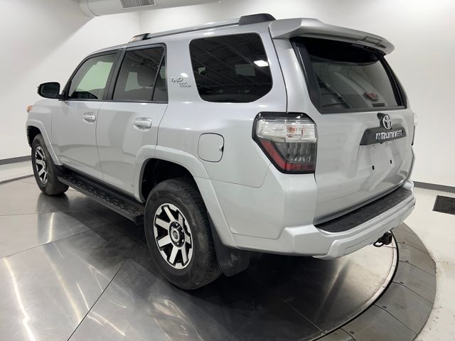 2018 Toyota 4Runner TRD Off-Road photo 2