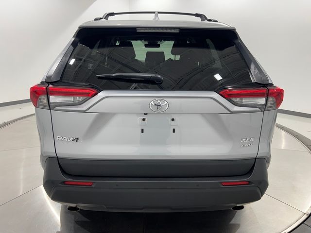 2019 Toyota RAV4 XLE photo 4