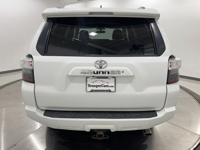 2015 Toyota 4Runner SR5 photo 3
