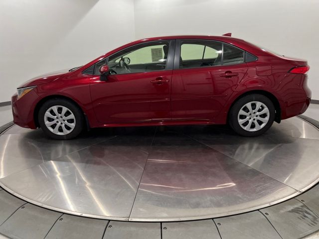 2022 Toyota Corolla LE photo 2