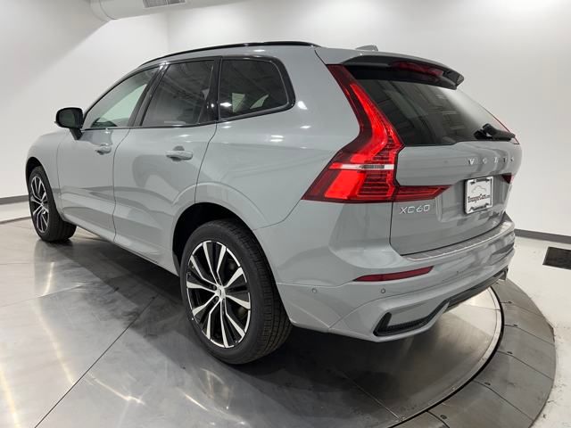 2025 Volvo XC60 B5 Plus photo 3