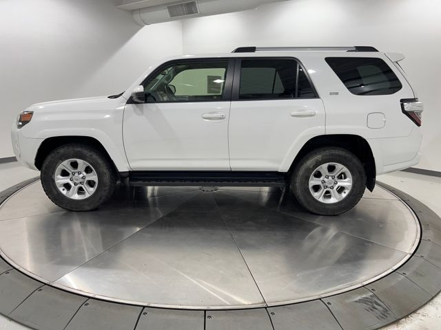 2020 Toyota 4Runner SR5 photo 2
