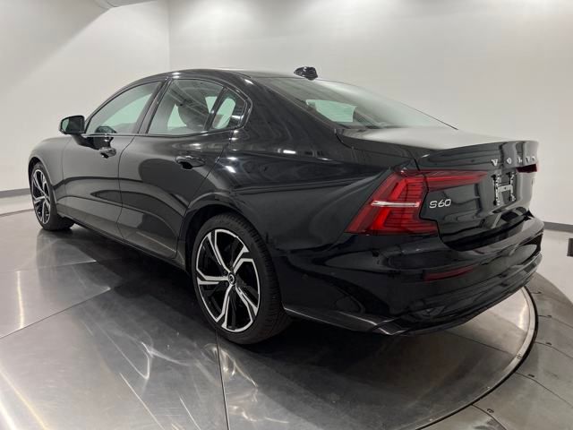 2024 Volvo S60 B5 Plus photo 2
