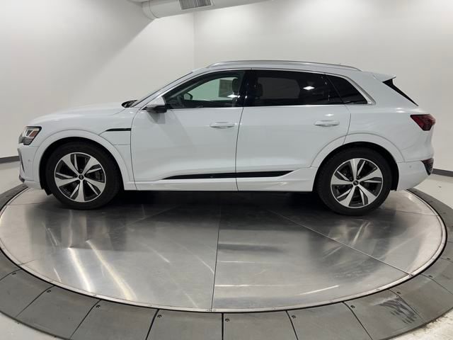 2024 Audi Q8 E-tron Premium Plus photo 2