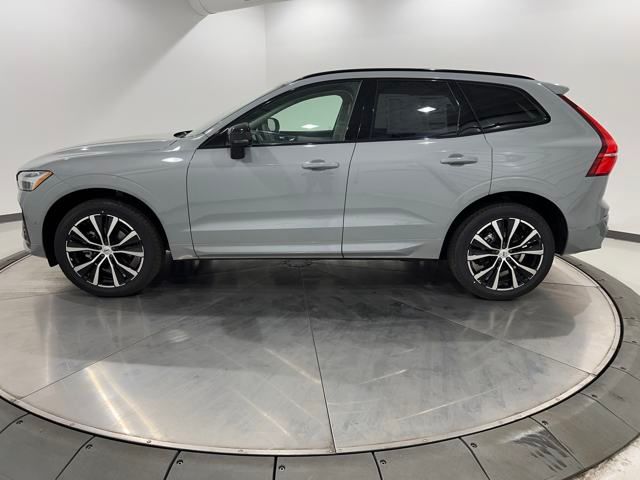 2025 Volvo XC60 B5 Plus photo 2
