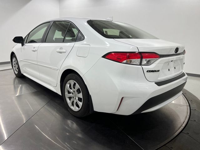 2022 Toyota Corolla LE photo 3