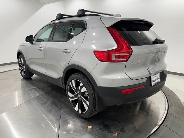 2025 Volvo XC40 Plus photo 3