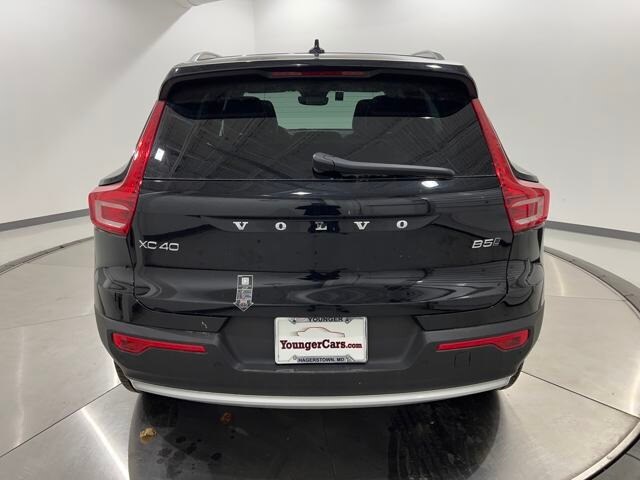 2025 Volvo XC40 Plus photo 4