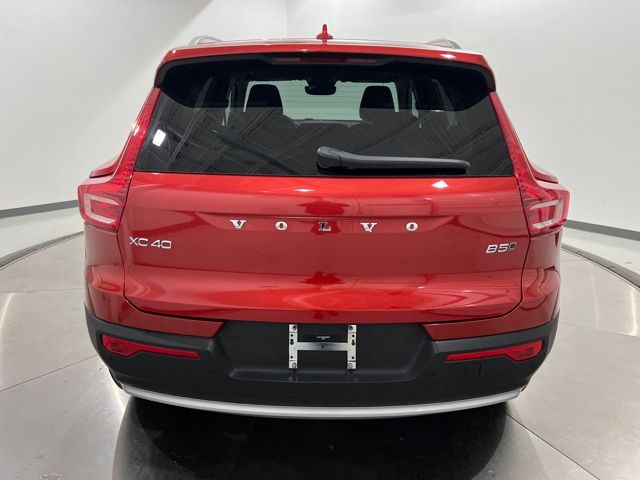 2025 Volvo XC40 Plus photo 4