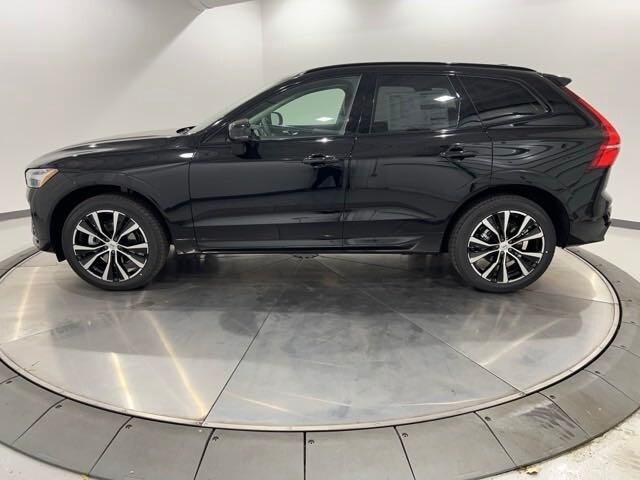 2025 Volvo XC60 B5 Plus photo 2