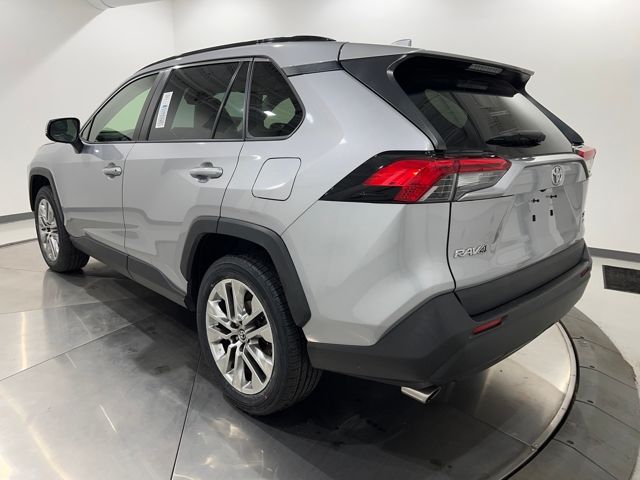 2019 Toyota RAV4 XLE Premium photo 3
