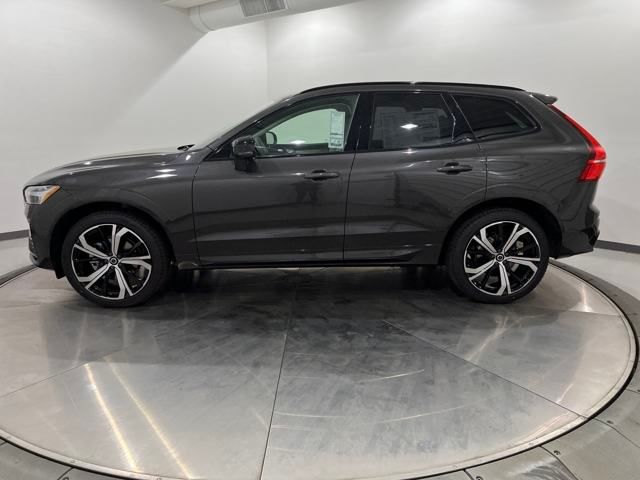 2025 Volvo XC60 B5 photo 2