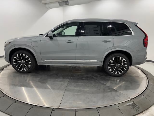 2025 Volvo XC90 T8 Plus photo 2