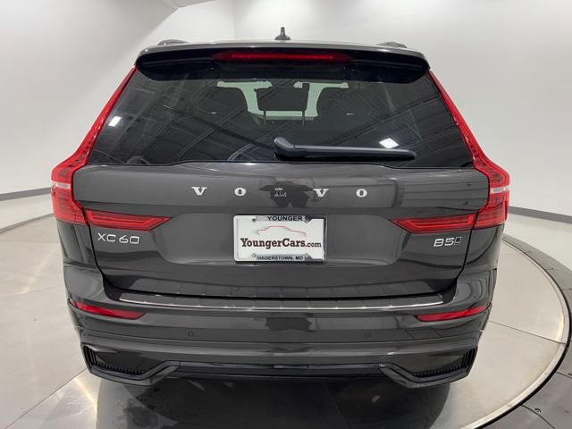 2025 Volvo XC60 B5 photo 4