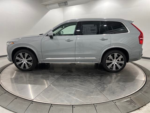 2025 Volvo XC90 Plus photo 2