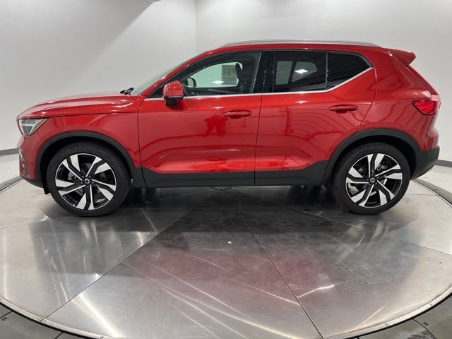 2025 Volvo XC40 Plus photo 2