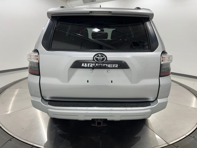 2018 Toyota 4Runner TRD Off-Road photo 3
