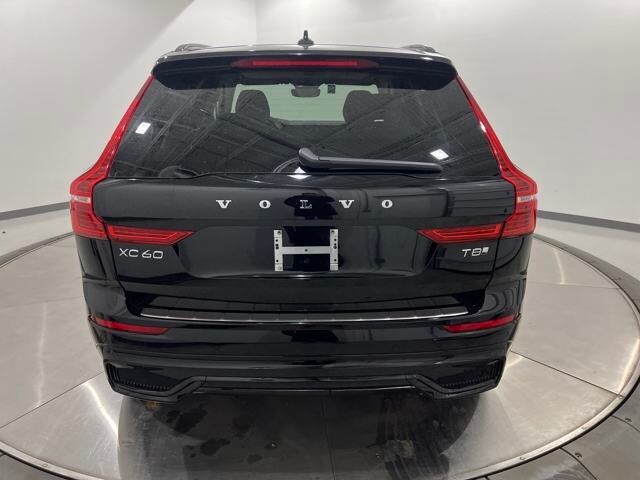 2025 Volvo XC60 T8 Plus photo 4