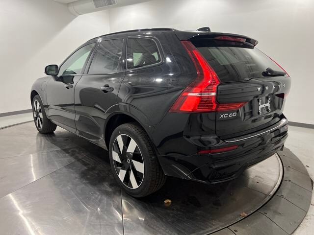 2025 Volvo XC60 T8 Plus photo 3