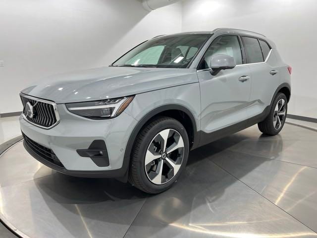 2025 Volvo XC40 B5 Plus Bright Theme