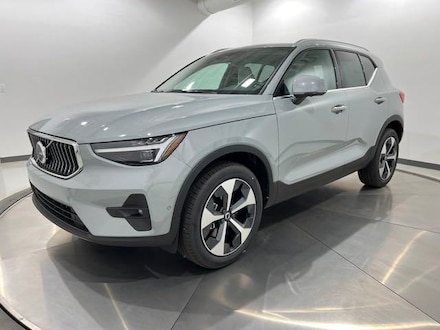 2025 Volvo XC40 B5 Plus Bright Theme SUV