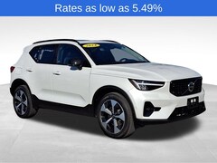 2024 Volvo XC40 B5 Plus Dark Theme SUV