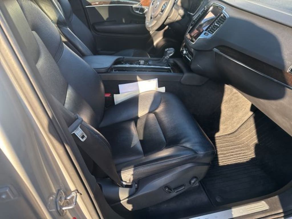 Used 2016 Volvo XC90 T6 Momentum SUV