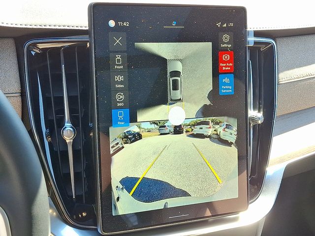2026 Volvo XC90 Plus - Photo 14