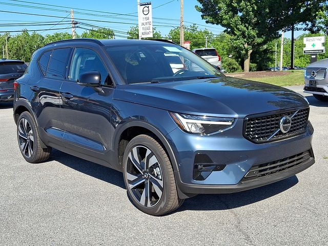 2026 Volvo XC40 B5 Plus Dark AWD's photo