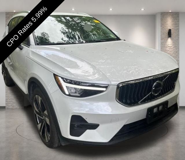 2024 Volvo XC40 SUV 
